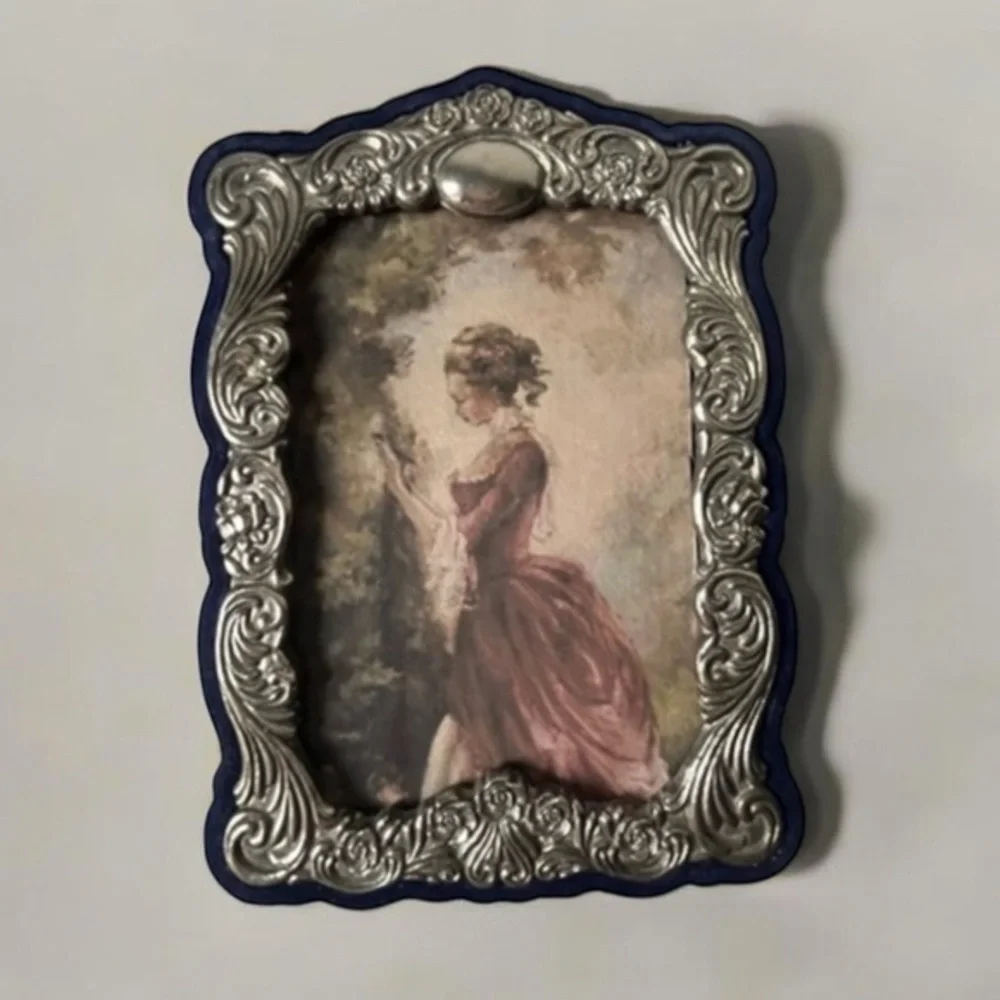 Vintage silver plated ornate picture frame blue velvet back